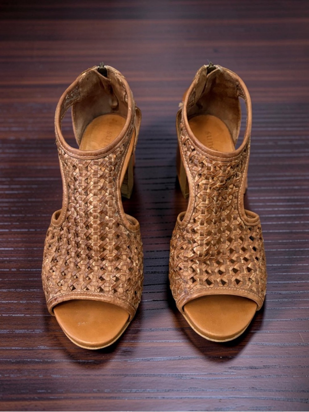 Sundance Gabriella T-Strap
Woven Italian Leather Peep-Toe
Block Zip Heel 38 EU